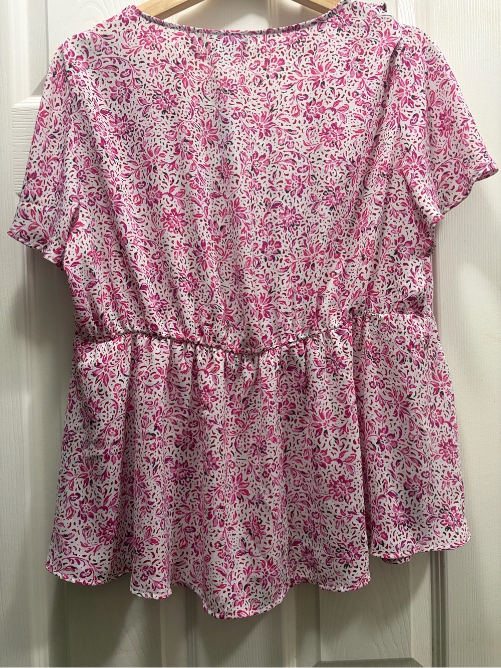 NWT Torrid Georgette Floral Flutter Sleeve V-Neck Blouse Size 00 M/L - Picture 4 of 9